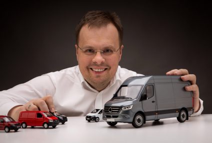 Carsmile otworzył pierwszy e-salon z elektrykami na abonament