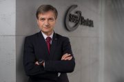 Wirtualne karty, konta na selfie i kredyty online – SGB-Bank szykuje nowości. Rozmawiamy z prezesem Mirosławem Skibą
