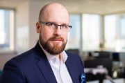 Cezary Piekarski dyrektorem globalnego pionu bezpieczeństwa technologicznego w banku Standard Chartered