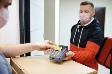 Płatności zbliżeniowe idą na rekord – liderem są urządzenia typu wearables