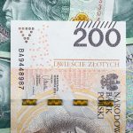 Płacisz kartą i zasilasz konto pensją? Bank wypłaci ci 650 zł nagrody