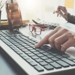 9 zł dla ZUS, 50 zł dla banku. Przedsiębiorca pyta PKO BP, dlaczego egzekucja kosztuje więcej niż sam dług
