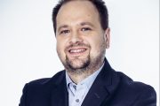Dlaczego po zmianie stóp procentowych jednym rata kredytu rośnie szybciej niż innym? I jak się przed tym ustrzec?