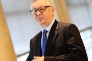 Prezes Comarchu nie gryzie się w język. Janusz Filipiak w głośnym wywiadzie krytykuje zarobki bankierów