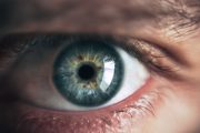 Nowa usługa PayEye 2.0 z fuzją biometrii oka i twarzy