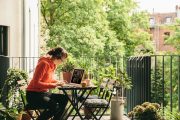 Workation – nowy trend pracy czy sposób na ucieczkę od służbowych obowiązków?