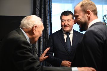 Świąteczna pomoc Banku Pekao dla kombatantów