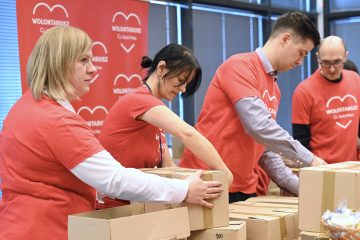 Bank Pekao przekazał 9,5 tys. latarek dla ukraińskich dzieci