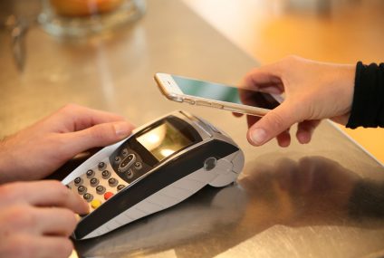 Coraz częściej płacimy i będziemy płacić przez urządzenia mobilne. Czy już pora żegnać się z gotówką?