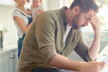 Dwa miliony Polaków na krawędzi finansowej przepaści. Co prowadzi do naszych zadłużeń?