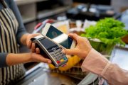 Liczba miejsc, gdzie możliwe jest skorzystanie z usługi „Wypłać gotówkę z Visa”, osiągnęła blisko 300 tys.