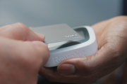 Revolut udostępnia kieszonkowy czytnik kart płatniczych Revolut Reader