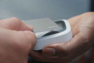 Revolut udostępnia kieszonkowy czytnik kart płatniczych Revolut Reader Revolut udostępnia kieszonkowy czytnik kart płatniczych Revolut Reader