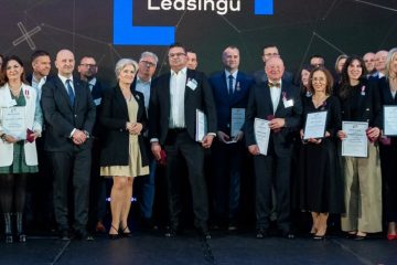 Przedstawiciele PKO Leasing z odznaczeniami państwowymi nadanymi przez Prezydenta RP