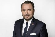 Sztuczna inteligencja to nie terminator. Nie zabierze pracy bankierom, ale część będzie musiała się przebranżowić