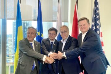 KredoBank podpisał umowę z EBOR dotyczącą 100 mln euro KredoBank podpisał umowę z EBOR dotyczącą 100 mln euro