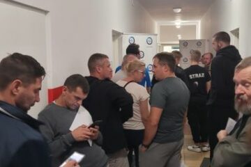 Medycy z PZU Zdrowie zaszczepili strażaków walczących z powodzią