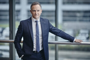 Vienna Life kupuje akcje Phinance