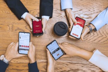 Telefon wyprzedził komputer. Jak korzystamy z bankowości?