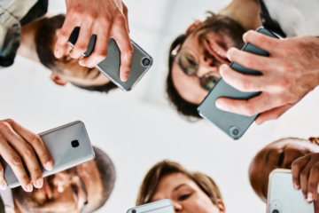 Mobilny Portret Polaka: tylko połowa z nas czuje się bezpiecznie w internecie