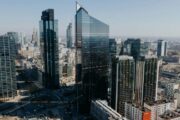 XTB na 10 lat w Skylinerze