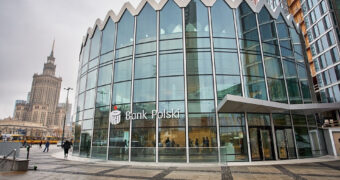 Spór w PKO BP o auta służbowe. Bank wprowadza zmiany, dyrektorzy oddziałów skarżą się na ograniczenia