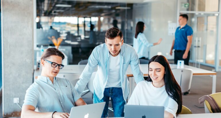 Dlaczego Gen Z boi się sprawdzać stan konta? Jak młodzi radzą sobie z presją finansową