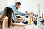 GenAI udowadnia swoją wartość w marketingu. 93% CMO dostrzega realne korzyści biznesowe