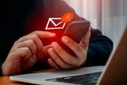 Emocjonalne skutki cyberataków - nowy raport VeloBanku