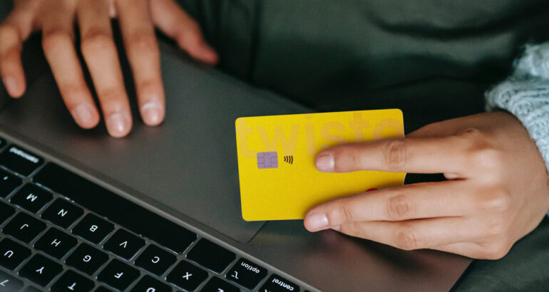 Twisto wymienia karty. Stare przestaną działać 16 marca 2026, nowe będą kredytówkami