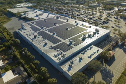 Credit Agricole finansuje farmy fotowoltaiczne sieci Auchan