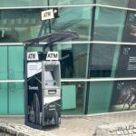 Koniec tanich wypłat z obcych bankomatów? Visa i Mastercard podnoszą opłaty