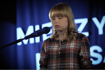 Fundacja Uniqa startuje z kampanią społeczną o hejcie „Między wersami”