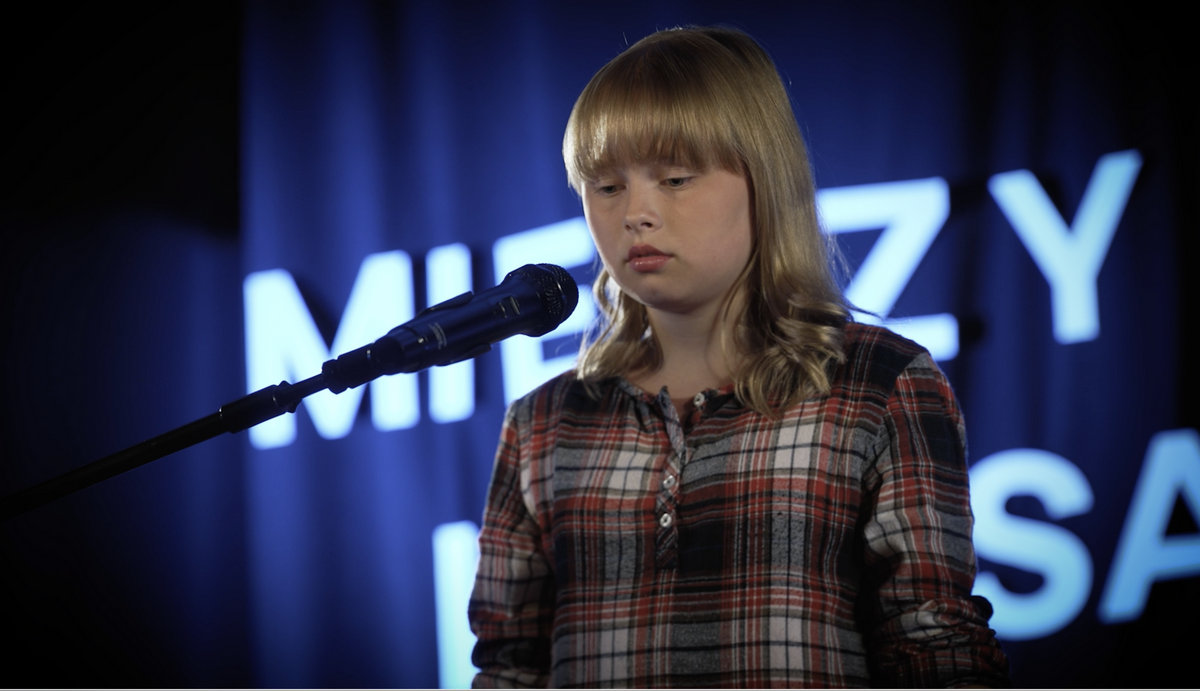 Fundacja Uniqa startuje z kampanią społeczną o hejcie „Między wersami”