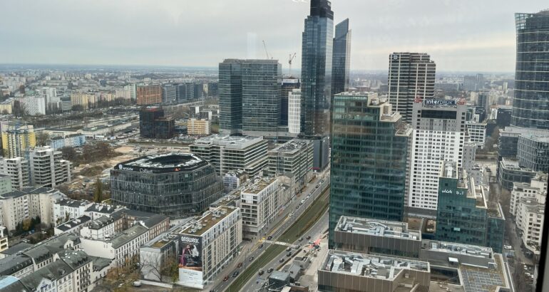 Branża bankowa w 2025 roku: rekordowe zyski, rozwój cyfryzacji i rosnąca presja cyberzagrożeń