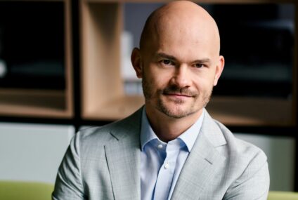 Niższe stopy procentowe oznaczają nowe wyzwania dla płynności i planowania finansowego firm [komentarz]