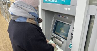 Credit Agricole rozwija sieć wpłatomatów