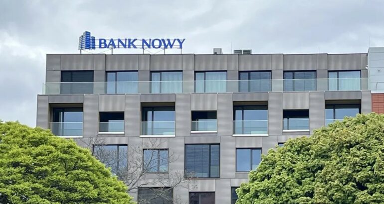 Bank Nowy zapowiada zamknięcia części placówek. Klienci zgłaszają obawy, bank odpowiada lakonicznie