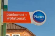 Będą ograniczenia wypłat Blikiem w bankomatach Planet Cash. Konflikt eskaluje, PSP milczy