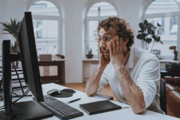 Phishing: podszywanie się pod prezesa zwodzi najczęściej. Regulacje wzmacniają rolę edukacji pracowników  