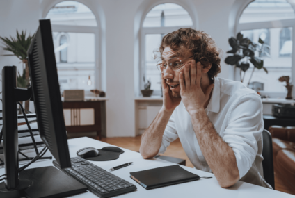 Phishing: podszywanie się pod prezesa zwodzi najczęściej. Regulacje wzmacniają rolę edukacji pracowników  