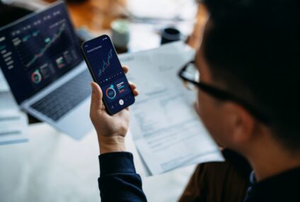 Badanie IDC: Tylko 11% banków połączyło kompetencje AI z odpowiednim poziomem zaufania