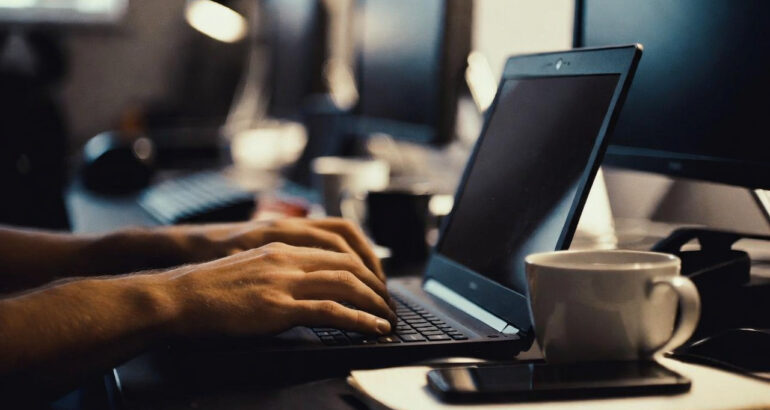 Ponad połowa użytkowników bankowości internetowej loguje się do urzędów przez bank. Wyniki badania KIR i ZBP
