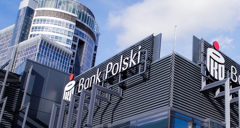 PKO BP rezygnuje z otwierania konta przez kuriera. Stawia na mObywatela