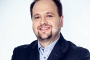 Rok od pierwszej z serii obniżek stóp procentowych. Tyle zaoszczędzili Polacy [komentarz]