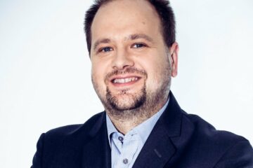 Rok od pierwszej z serii obniżek stóp procentowych. Tyle zaoszczędzili Polacy [komentarz]