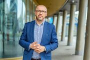 Finax przekroczył 100 mln EUR aktywów zgromadzonych w europejskiej emeryturze i rozszerza działalność w Rumunii