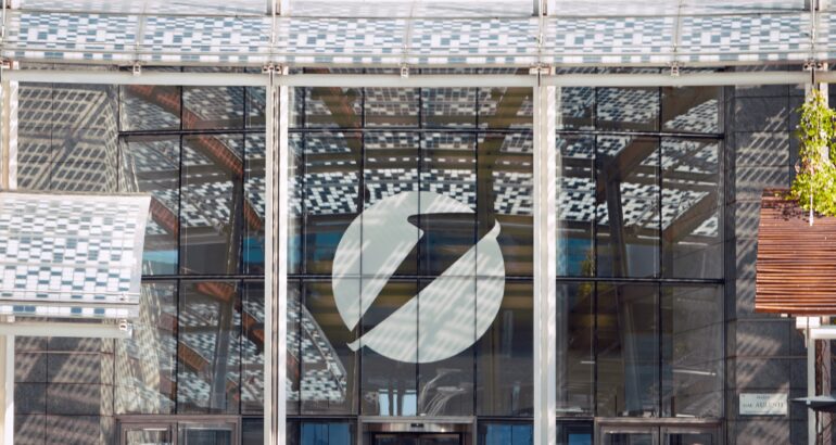 UniCredit ocenia, że euro pozostanie poza agendą polityczną w Polsce