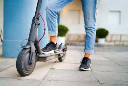 Badanie PZU: co czwarty Polak jeździ hulajnogą elektryczną, wypadków gwałtownie przybywa